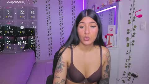 Snapshot of nikibryce_ chatting on 04-19-26, 06:10 Niki online show from 04-19-26, 06:10