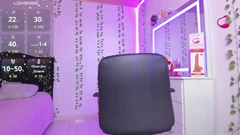 Snapshot of nikibryce_ chatting on 05-07-26, 01:11 Niki online show from 05-07-26, 01:11