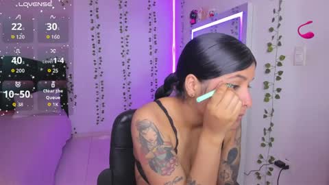 Snapshot of nikibryce_ chatting on 05-08-26, 12:49 Niki online show from 05-08-26, 12:49