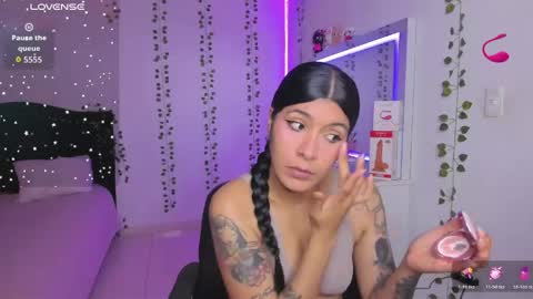 Snapshot of nikibryce_ chatting on 05-09-26, 01:00 Niki online show from 05-09-26, 01:00