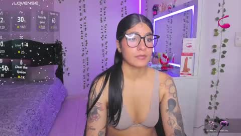 Snapshot of nikibryce_ chatting on 05-19-26, 01:11 Niki online show from 05-19-26, 01:11