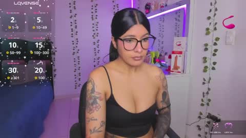 Snapshot of nikibryce_ chatting on 05-30-26, 05:43 Niki online show from 05-30-26, 05:43