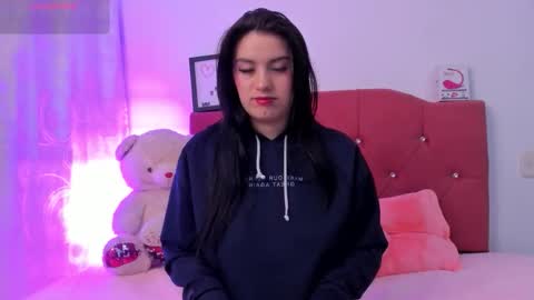 Snapshot of nikii_28 chatting on 10-11-25, 09:35 Nikii online show from 10-11-25, 09:35