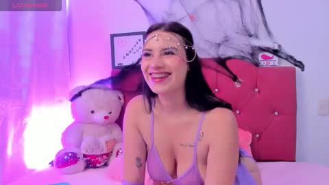 Snapshot of nikii_28 chatting on 10-31-25, 01:23 Nikii online show from 10-31-25, 01:23