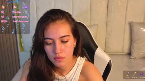 Snapshot of nikka_tx chatting on 11-22-25, 03:22 Online 2200 to 600 online show from 11-22-25, 03:22