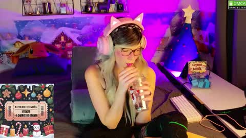 Kitty Chatte online show from 12-17-25, 09:21