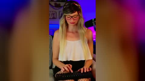 Kitty Chatte online show from 05-30-26, 09:06