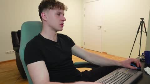 nikki online show from 04-04-26, 12:42