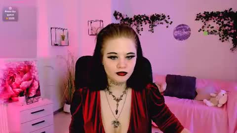 nikki_kiss_ online show from 07-08-26, 08:41