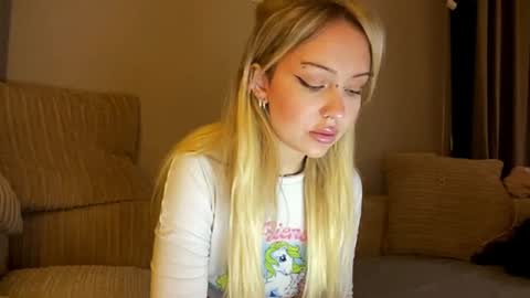 Snapshot of nikki_whatever chatting on 12-28-24, 06:40 nicolette online show from 12-28-24, 06:40