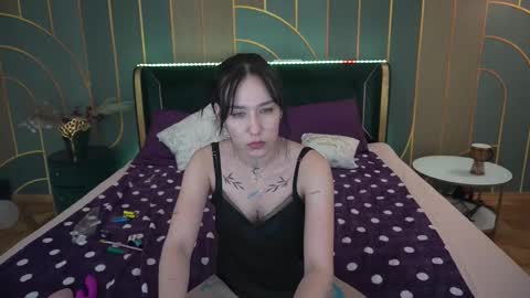 Snapshot of nikkigoldx chatting on 02-09-25, 04:07 Nikki online show from 02-09-25, 04:07