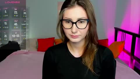 Snapshot of nikkikiss__ chatting on 10-19-25, 01:28 nikkikiss__ online show from 10-19-25, 01:28