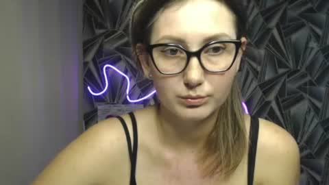 Snapshot of nikkikiss___ chatting on 06-14-26, 04:31 nikkikiss___ online show from 06-14-26, 04:31