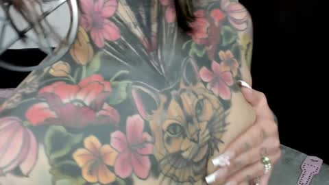 Snapshot of nikkiramone chatting on 02-06-25, 01:10 Nikki Ramone online show from 02-06-25, 01:10