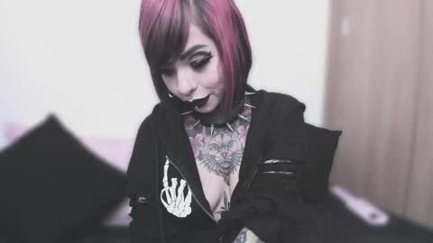 Snapshot of nikkiramone chatting on 09-12-25, 11:10 Nikki Ramone online show from 09-12-25, 11:10