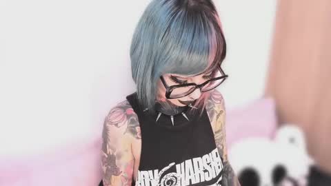 Snapshot of nikkiramone chatting on 10-02-25, 10:28 Nikki Ramone online show from 10-02-25, 10:28