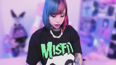 Snapshot of nikkiramone chatting on 11-06-25, 03:29 Nikki Ramone online show from 11-06-25, 03:29