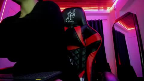 Snapshot of nikky_evans_ chatting on 05-01-26, 10:42 online show from 05-01-26, 10:42
