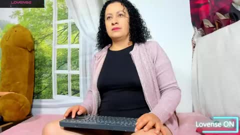Snapshot of nikol32__ chatting on 04-18-26, 11:14 dayan online show from 04-18-26, 11:14