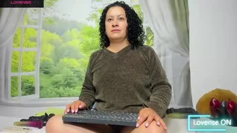 Snapshot of nikol32__ chatting on 06-19-26, 10:52 dayan online show from 06-19-26, 10:52