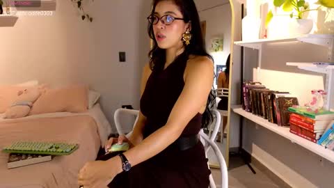 Snapshot of nikol_je chatting on 09-14-25, 01:27 Nicole cam online show from 09-14-25, 01:27