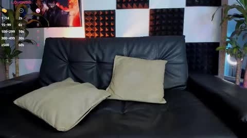 Snapshot of nikolahank1 chatting on 11-11-25, 06:35 Nikola Hank online show from 11-11-25, 06:35