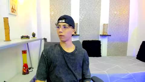    online show from 11-10-25, 04:33