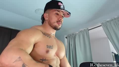 Snapshot of nikolaylisin chatting on 05-17-26, 03:08 Niko online show from 05-17-26, 03:08