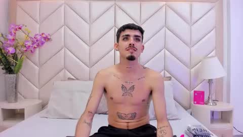 Snapshot of nikostone chatting on 09-21-25, 07:43 Niko Stone online show from 09-21-25, 07:43