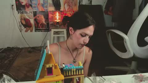 Veronica online show from 03-04-26, 12:33