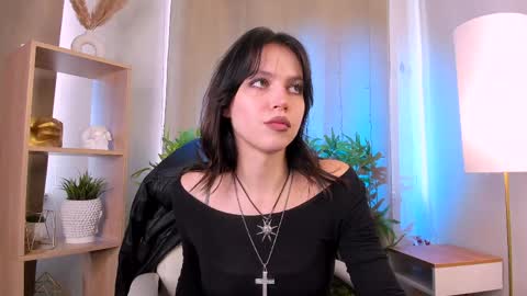 Snapshot of niky_jess chatting on 04-25-26, 07:00 Veronica online show from 04-25-26, 07:00