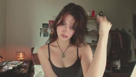 Snapshot of niky_jess chatting on 05-21-26, 10:22 Veronica online show from 05-21-26, 10:22
