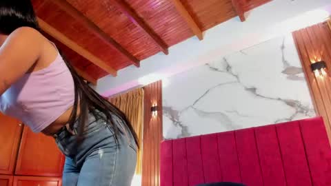 Snapshot of niky_nicole chatting on 05-25-26, 12:22 Niky online show from 05-25-26, 12:22