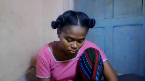Snapshot of nilahmarie chatting on 06-17-26, 06:49 nilah online show from 06-17-26, 06:49