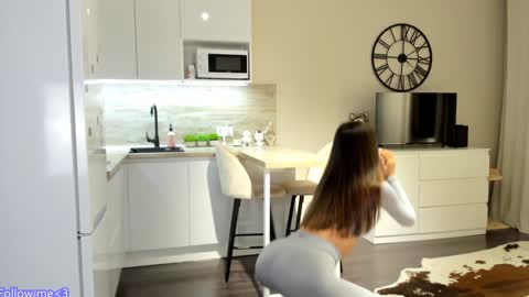 Bella online show from 01-28-25, 04:52