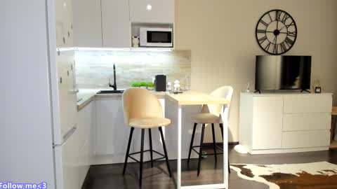 Bella online show from 02-23-25, 07:28