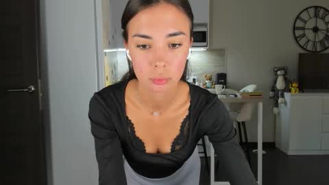 Bella online show from 09-08-25, 03:44