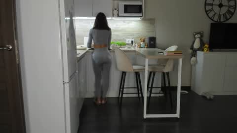 Bella online show from 09-12-25, 06:08