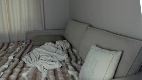 Bella online show from 04-15-26, 05:25