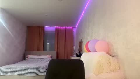 Snapshot of nilsamazuo chatting on 11-23-25, 02:06 Margot online show from 11-23-25, 02:06