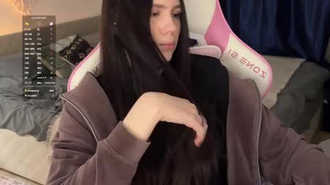 Snapshot of nimfaheart chatting on 03-08-25, 09:40 Jennet online show from 03-08-25, 09:40