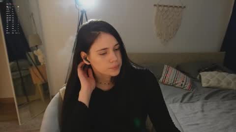 Snapshot of nimfaheart chatting on 11-18-25, 06:12 Jennet online show from 11-18-25, 06:12