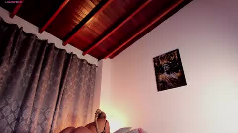 Snapshot of nina_fuentes chatting on 07-10-26, 02:16 Catalina online show from 07-10-26, 02:16