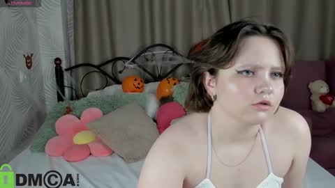 nina lunaa online show from 10-30-25, 09:33