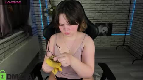 nina lunaa online show from 11-26-25, 09:32