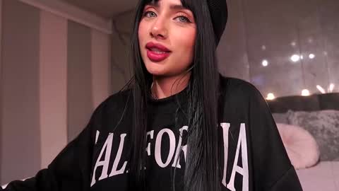 Snapshot of nina_mon chatting on 11-29-25, 12:02 Angie online show from 11-29-25, 12:02