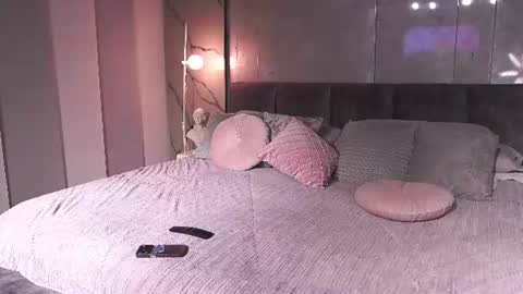 Angie online show from 06-25-26, 04:56