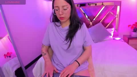 Nina myers online show from 11-11-25, 10:48