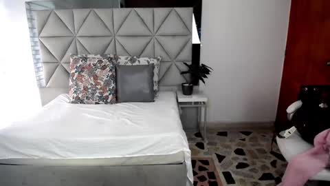 Snapshot of nina_pons chatting on 01-20-25, 08:40 Nina online show from 01-20-25, 08:40