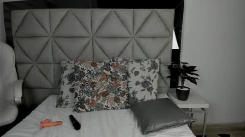 Snapshot of nina_pons chatting on 03-11-25, 11:15 Nina online show from 03-11-25, 11:15